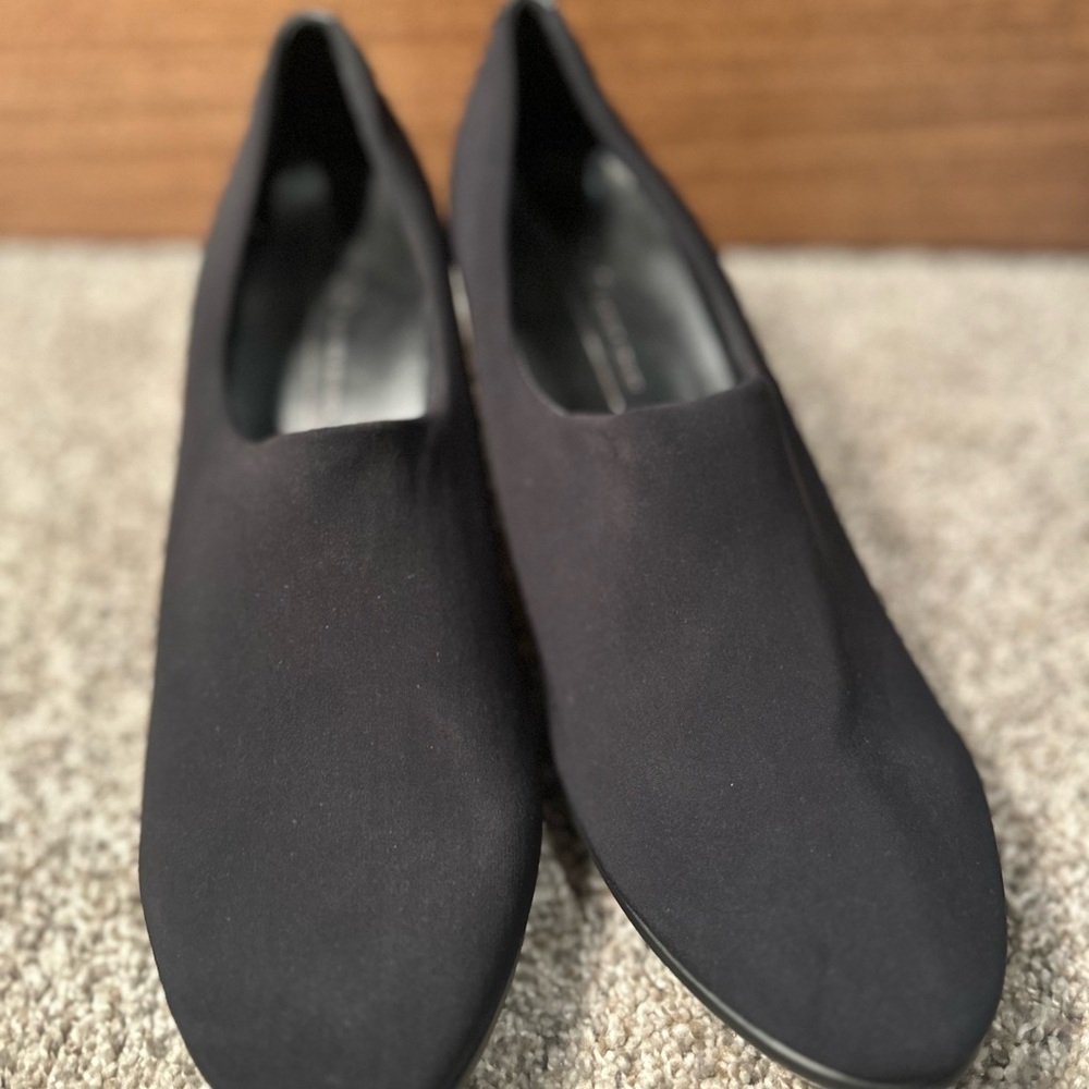 Ecco Black Heels Sleek Minimalist Design